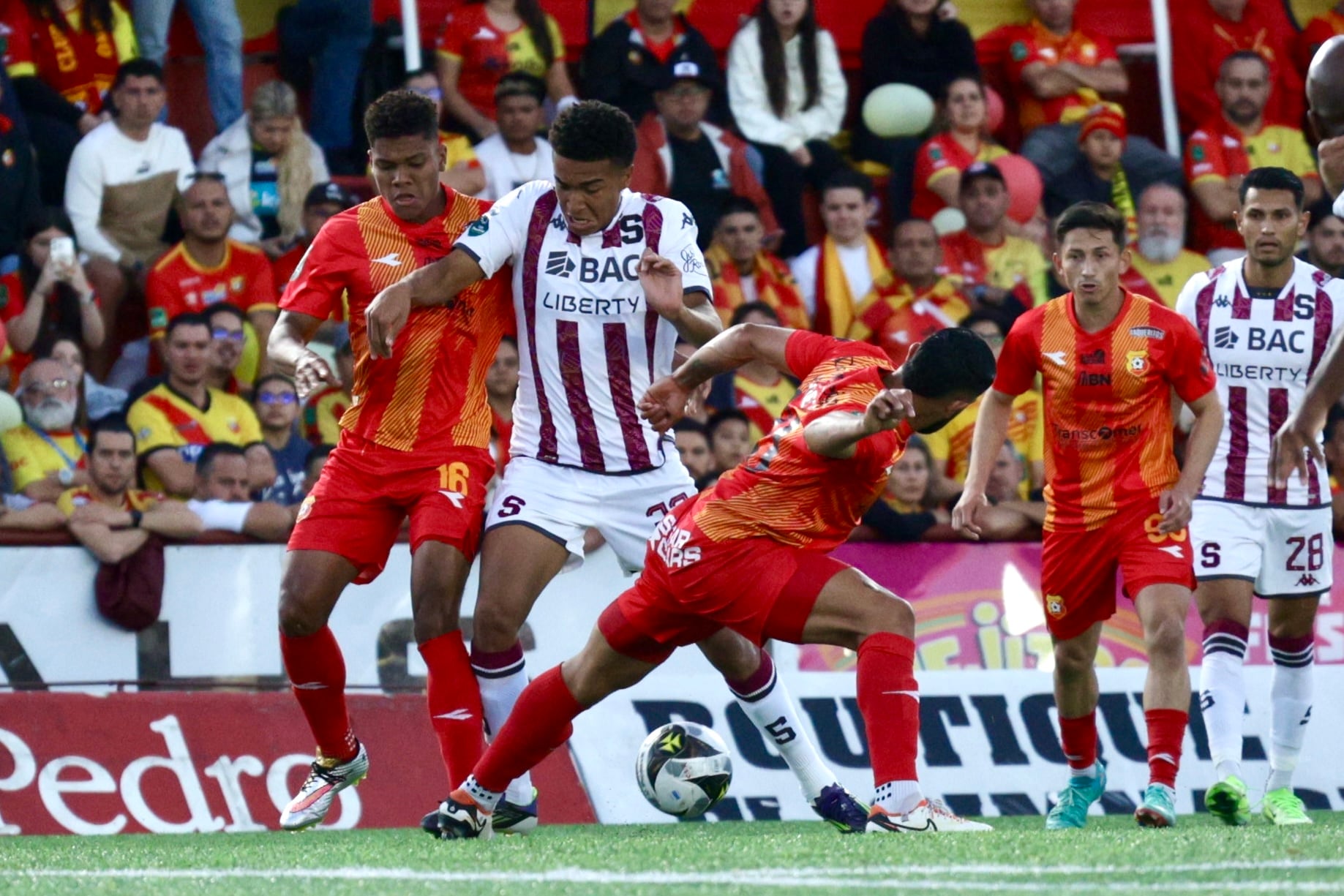 15/12/2024, Heredia, Barva, Estadio Carlos Alvarado, partido de ida de la final de segunda fase, del torneo de apertura 2024, entre el Club Sport Herediano y el Deportivo Saprissa.
