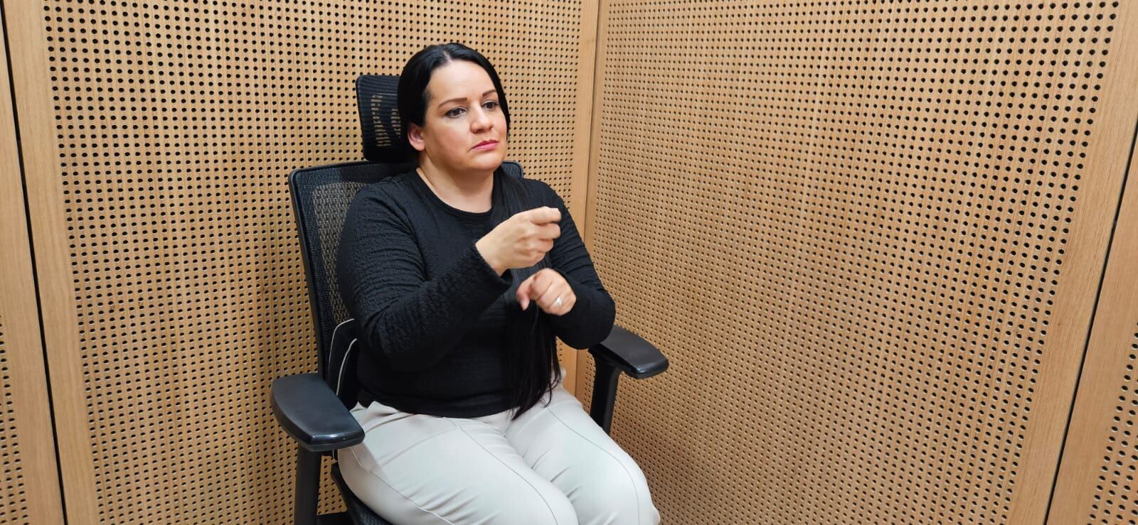 Yurlandy Hidalgo Arce es la intérprete de la Lengua de Señas Costarricense (Lesco) de la Asamblea Legislativa y su trabajo no es nada fácil.