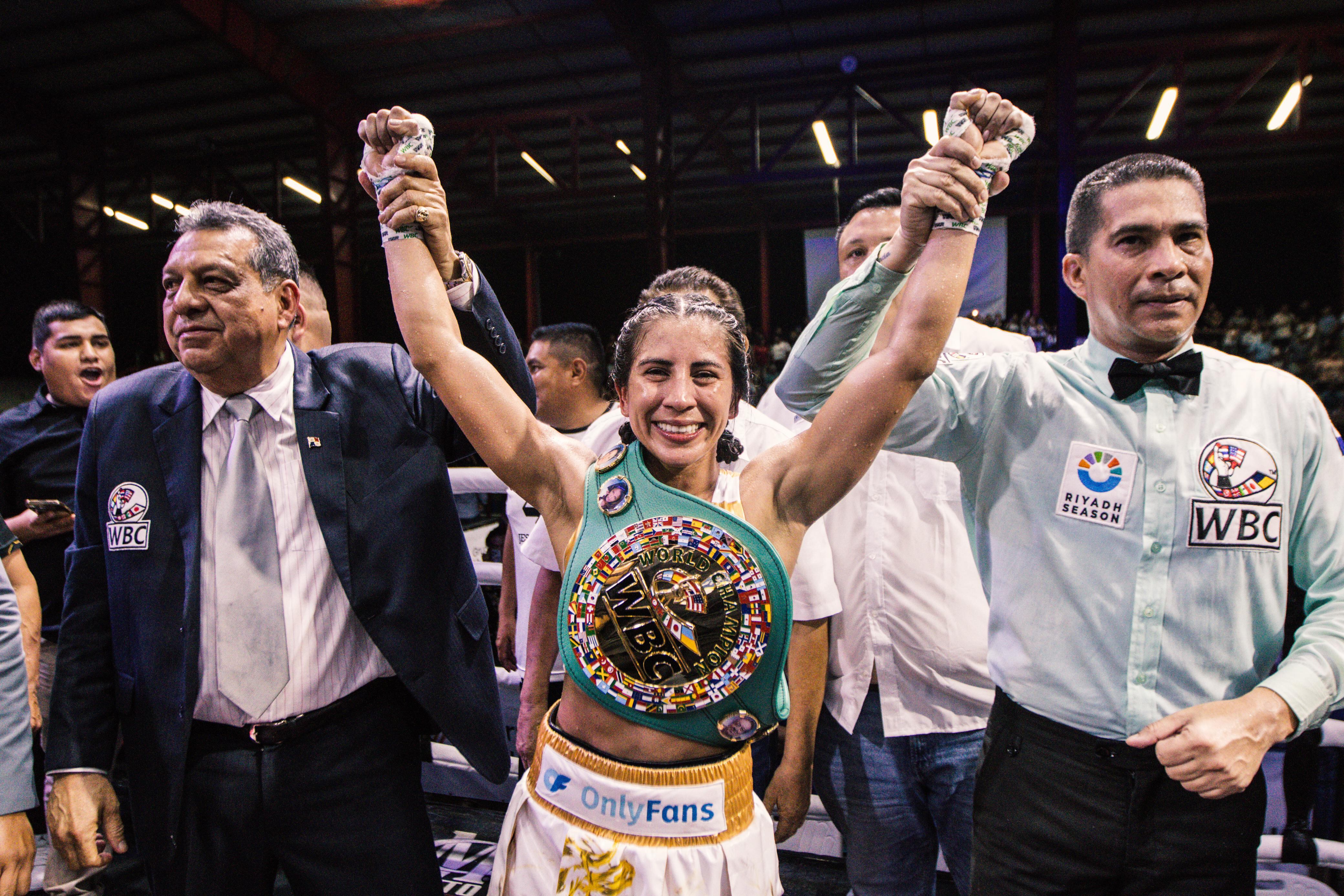 01/11/2024    Liberia. La boxeadora costarricense, Yokasta Valle enfrentó a la mexicana Elizabeth López por el título del Consejo Mundial de Boxeo (WBC por sus siglas en inglés), uno de los que nunca había ganado. Foto: Ronny Yax