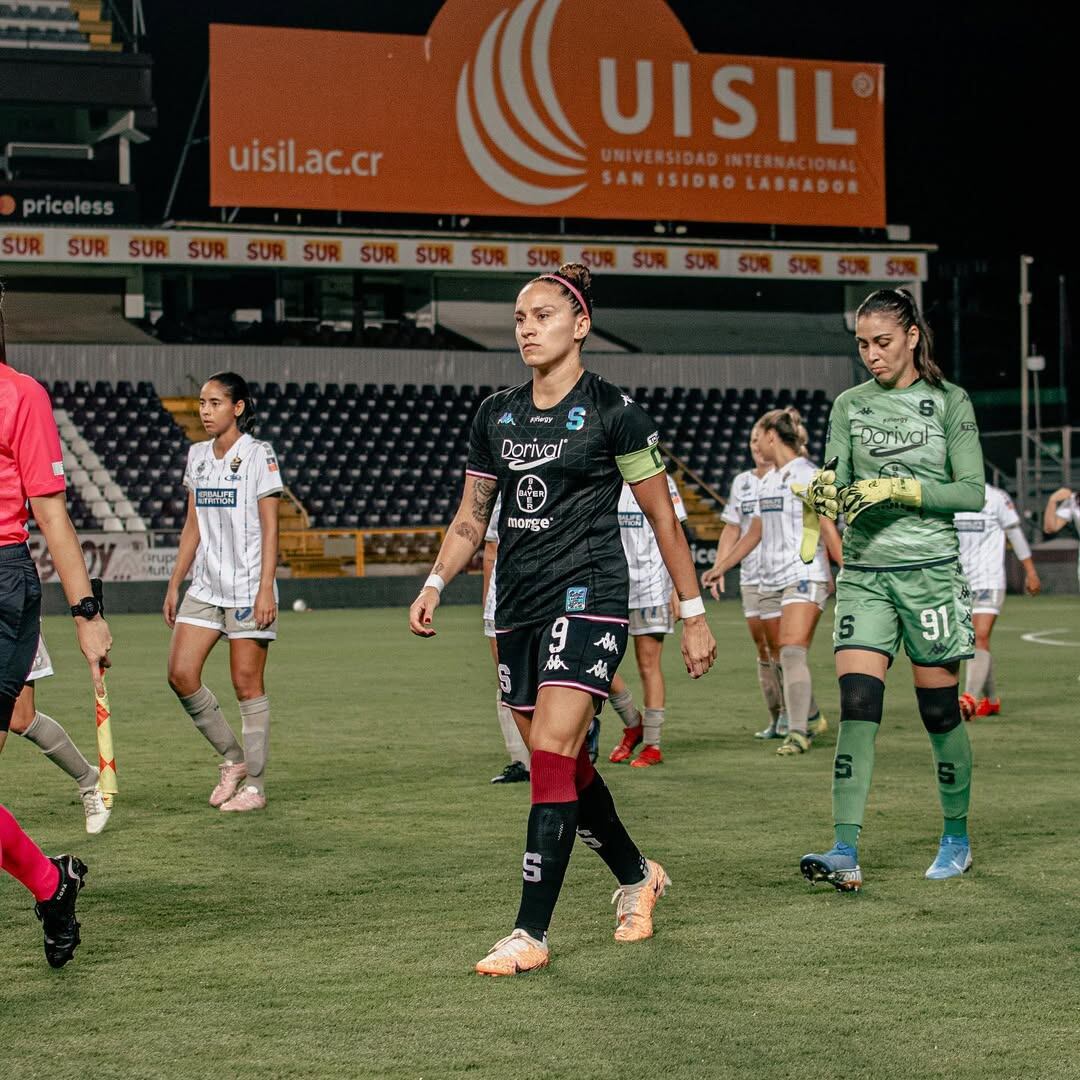 Carolina Venegas, exdelantera del Deportivo Saprissa sigue sin equipo y la incertidumbre rodea su futuro. Instagram Carolina Venegas.