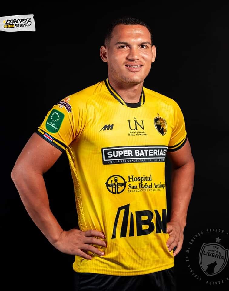 Jurguens Montenegro firmó con Liberia por tres años. Foto: Prensa Liberia