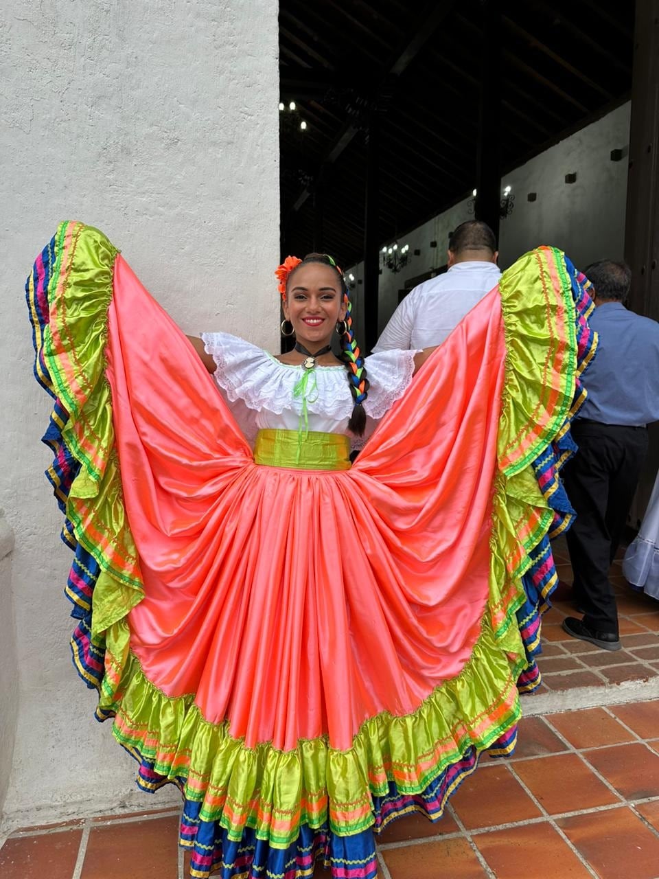 Karla Bustos Villavicencio tiene 18 años, vive en Alajuelita, es de puras y originales raíces guanacastecas y desde el pasado 24 de julio se convirtió, oficialmente, en la primera mujer en la historia del país que aparece en una moneda.