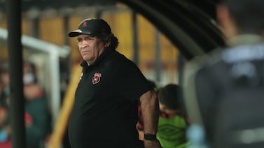 Óscar Ramírez agranda la incertidumbre al hablar de su posible salida de Alajuelense