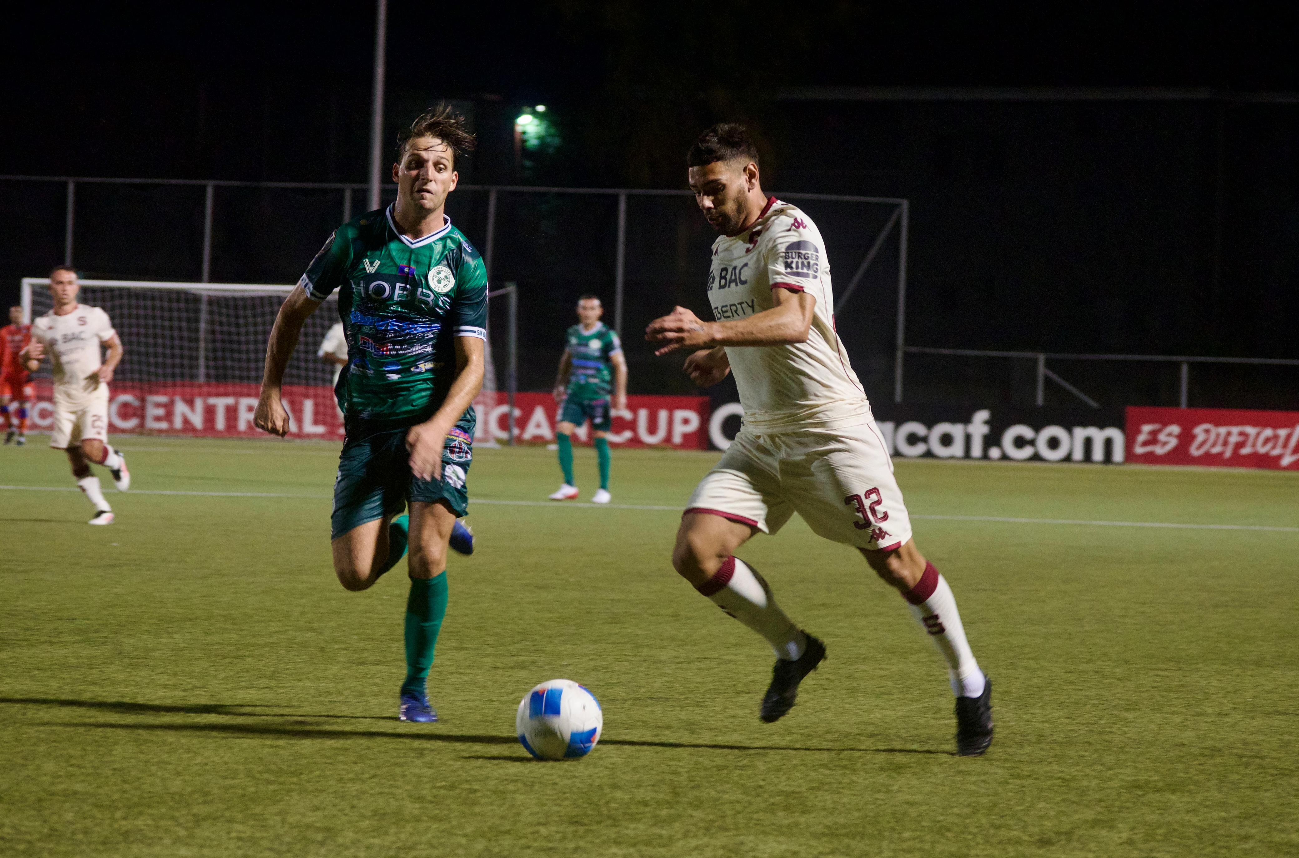 El juego entre Verdes y Saprissa va 2-1. Prensa Saprissa.