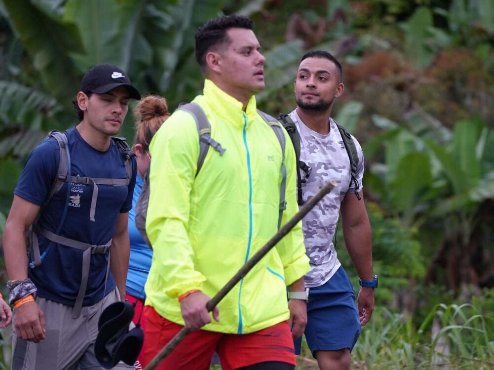 Johnny López, periodista de Más que noticias haciendo la romería 2025