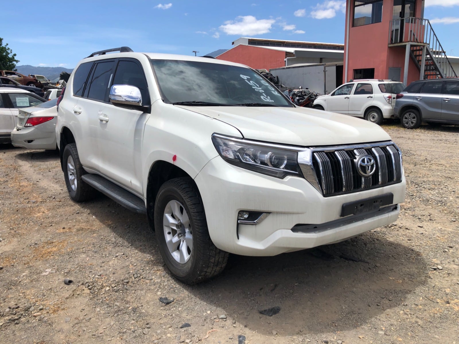 INS pone en venta vehículos para repuestos