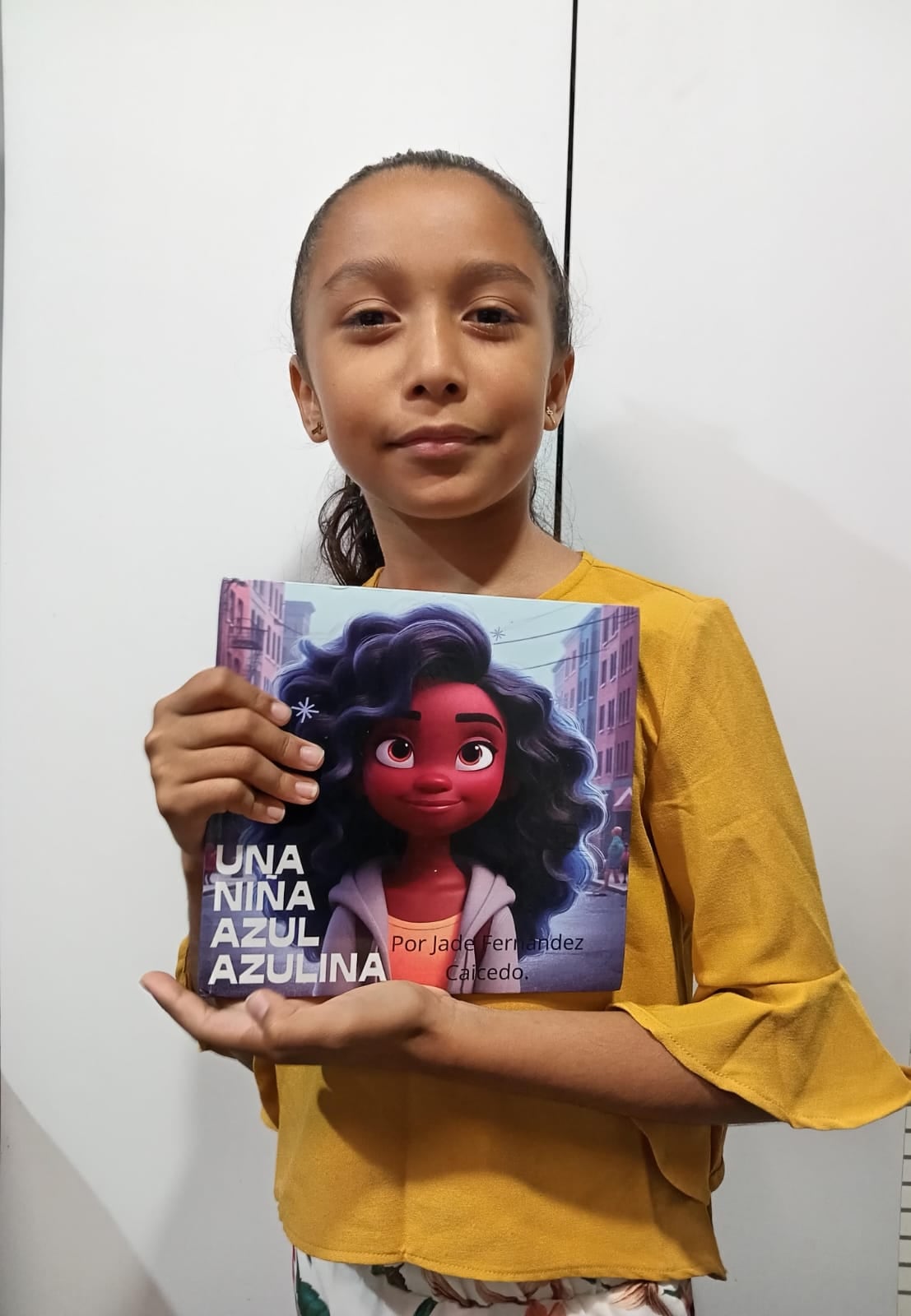 En el barrio Jesús de Santa Bárbara de Heredia todavía hay vacas pastando y aire limpio. Allí vive Jade Fernández Caicedo, una niña de apenas 9 años que logró cargar un celular con la energía de las plantas