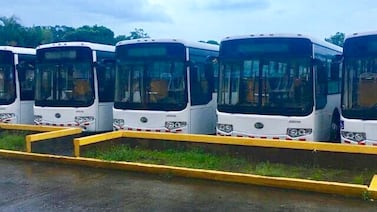 Empresa autobusera cancela importante ruta y usuarios estallan por falta de aviso