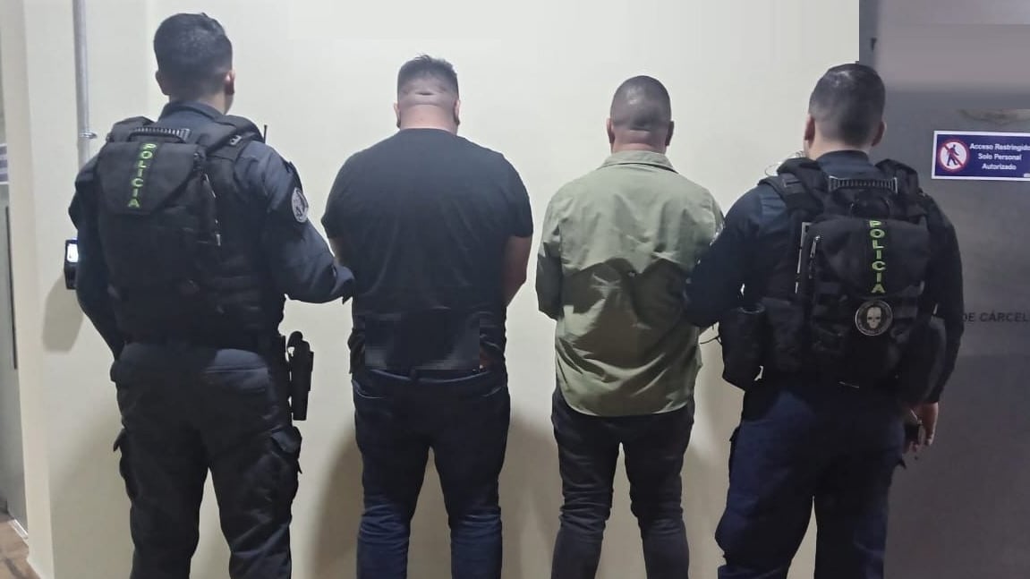 Madrigal Aguilar, de 39 años, y Madrigal González, de 33 años, fueron detenidos en Herradura por ser sospechosos de mover droga desde el sur de Costa Rica. Foto: MSP