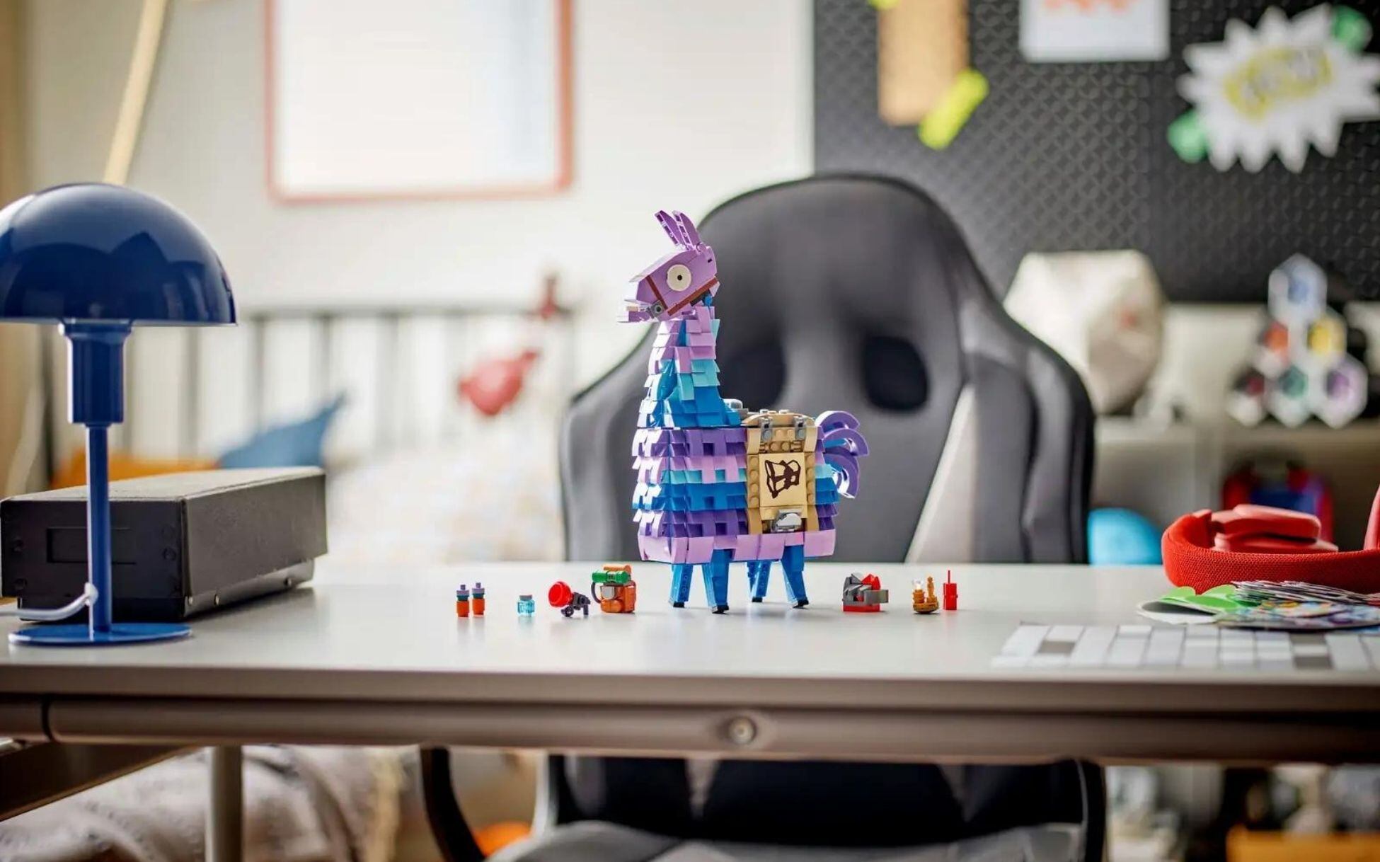 La icónica Llama de Fortnite no podía quedar fuera de la colaboración. Foto: Lego.com.