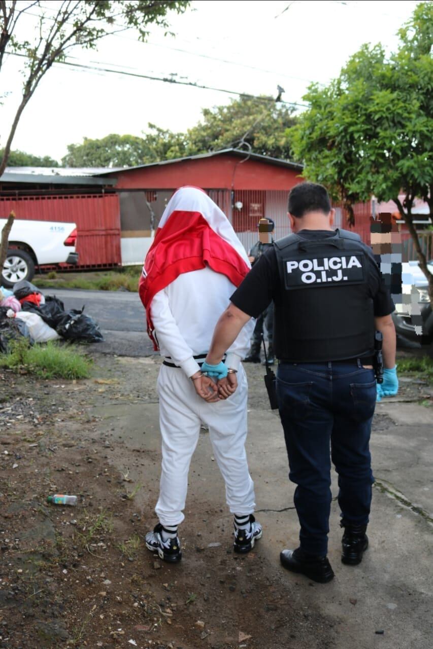 Un adolescente de 17 años fue detenido por agentes del OIJ de La Unión en Linda Vista de Río Azul por ser sospechoso de sembrar terror entre los comerciantes de la zona. Foto: OIJ