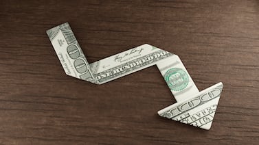 Dólar en mínimos históricos: alivio para deudores, pero alarma para exportadores, el turismo y el Gobierno