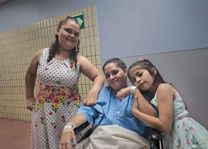 Una mamita de Pérez Zeledón, Sara Calderón, ocupa toda la ayuda que le podamos dar porque hace menos de un mes su vida cambió de la noche a la mañana y tiene dos hijas que mantener.