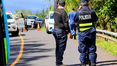Conductor choca contra poste y muere al salir expulsado en Tres Equis de Turrialba