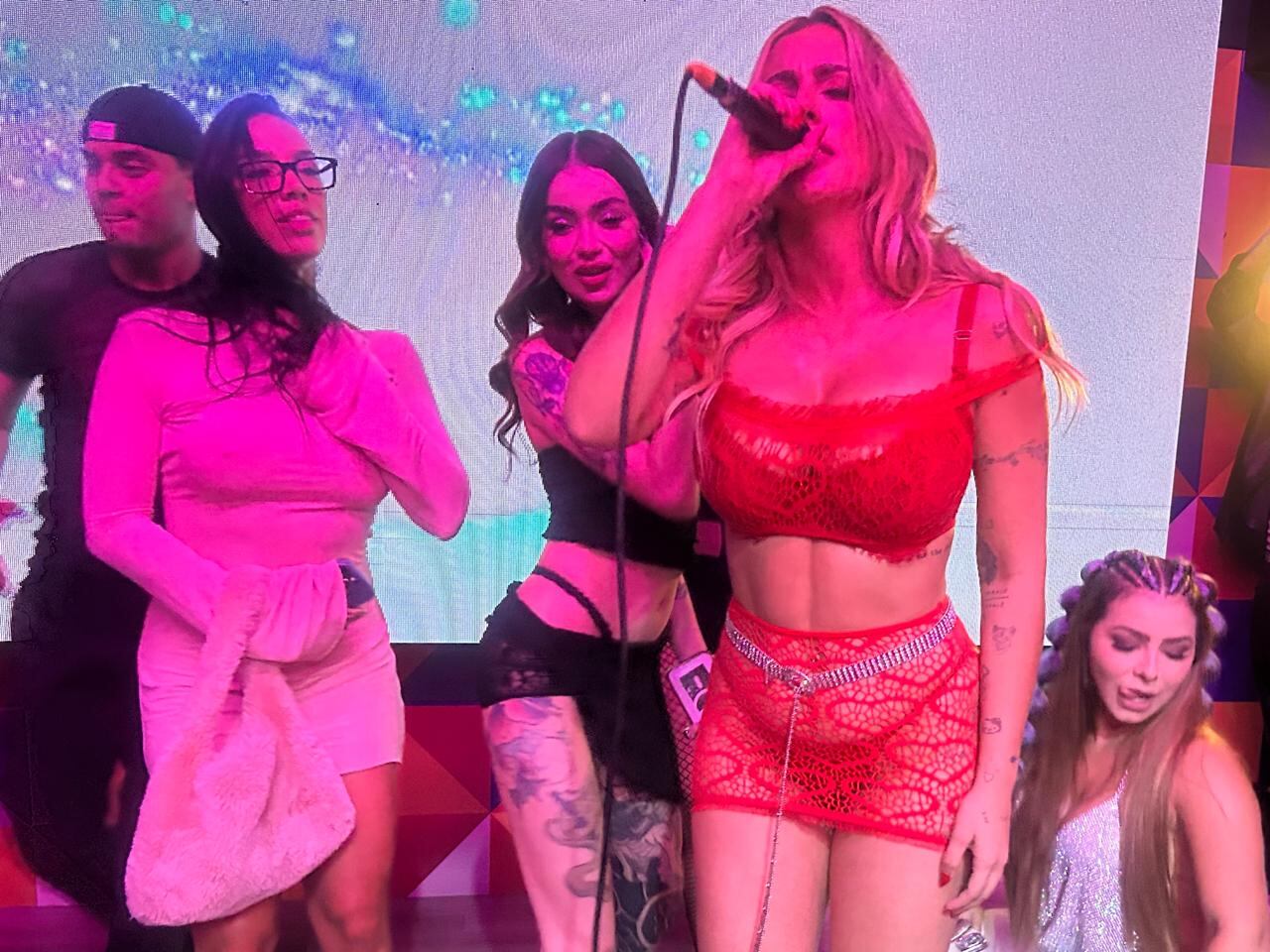 Kenia Music lanzó este jueves su canción “Cruela” durante un “showcase” que ofreció en un club privado de Escalante