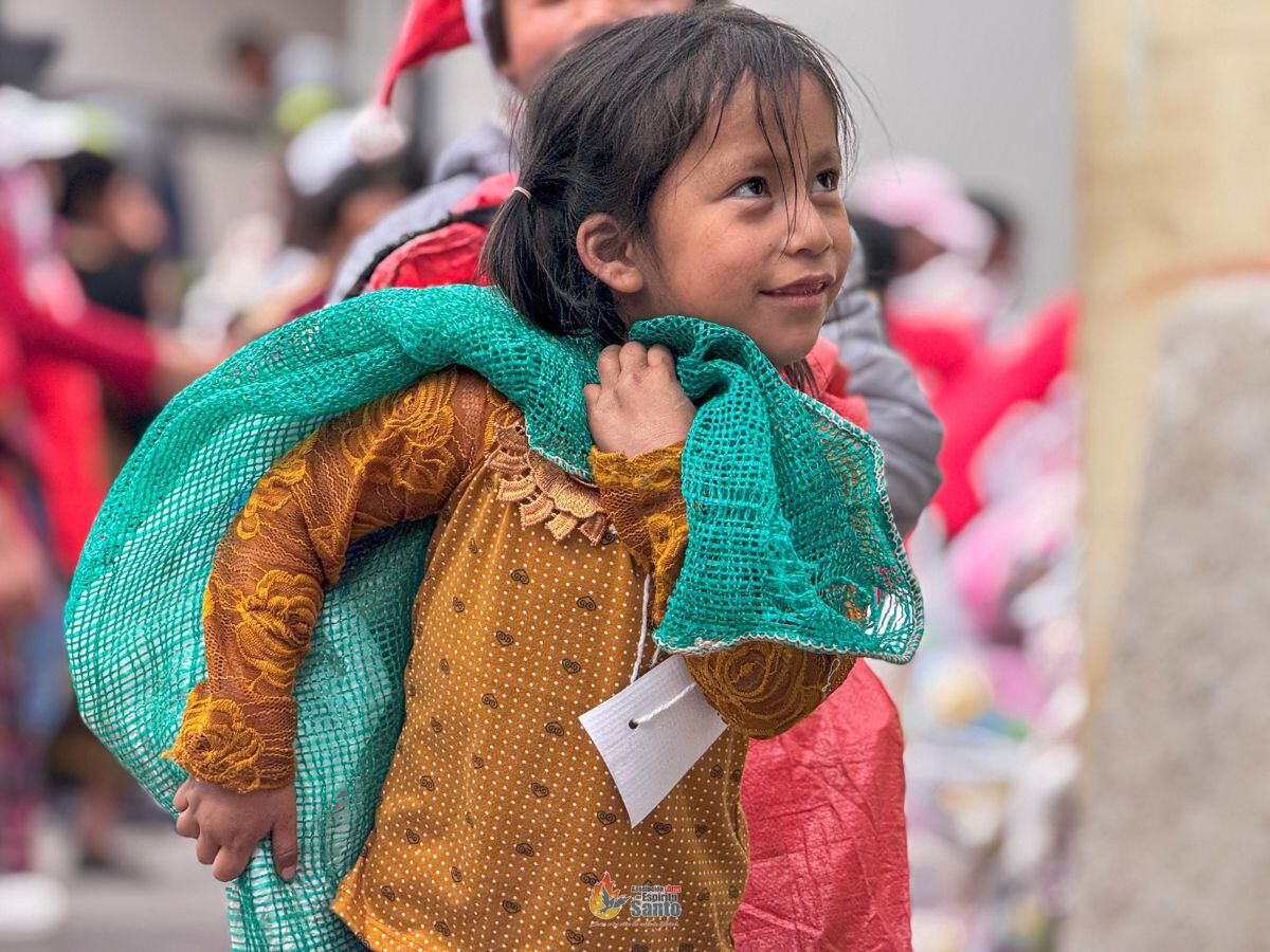 Para muchos de estos niños este va a ser el único regalito que van a recibir esta navidad. Foto: Cortesía.