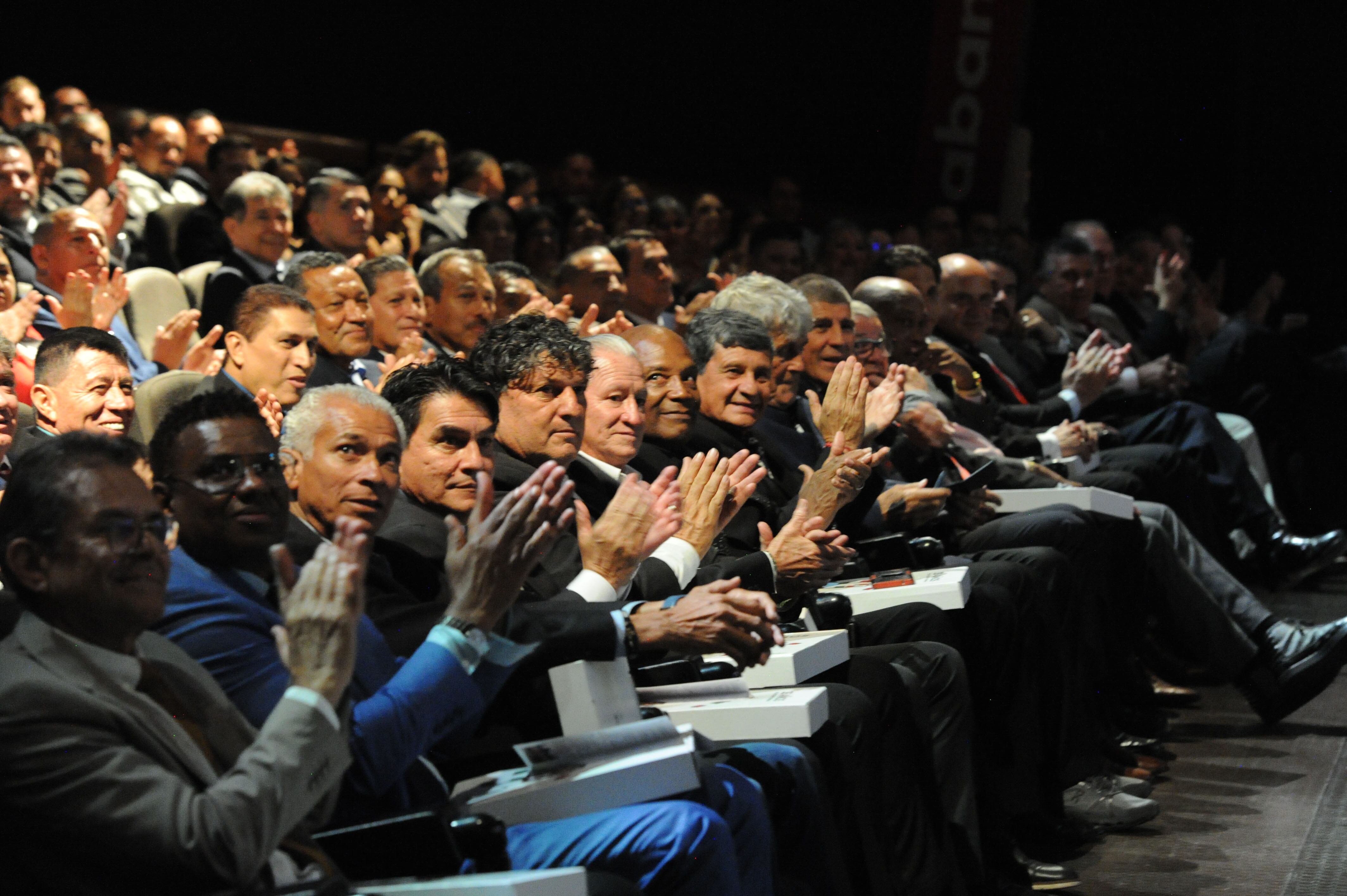 HOMENAJE A LOS MUNDIALISTAS TICOS Y A "BORA" MILUTINOVIC .