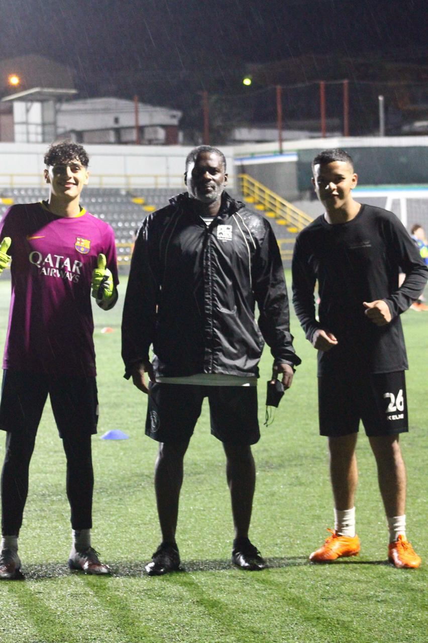 Gerald Drummond fue el primer técnico que confió en Stuart Arce para destacar en Sporting FC. Foto: Cortesía.