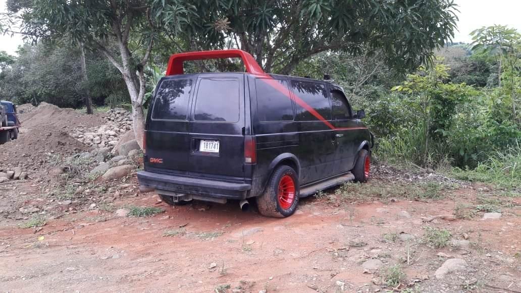 Wálter Bonilla tiene un clon de la camioneta de los Magníficos