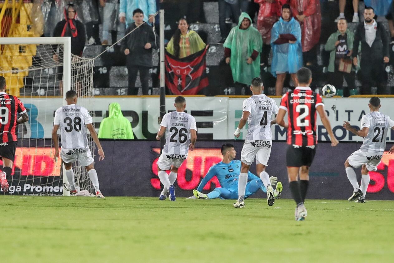 Liga vs Herediano semifinal  / John Durán