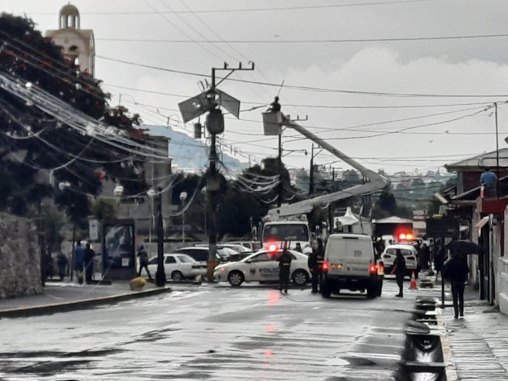 Torbellino causa estragos en Cartago. Foto cortesía.