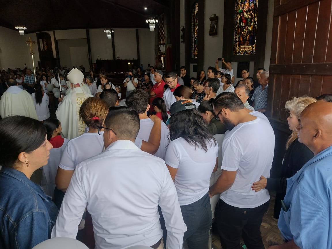 Familiares y seres queridos dan último adiós al pequeño Gael. Foto Keyna Calderón.