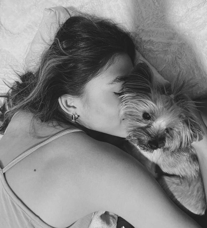 Kianny Berry y su perrita Coco