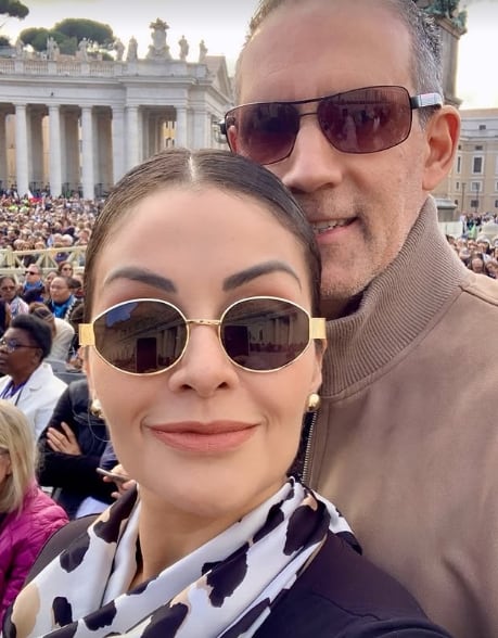 Arlene Elizondo, "La patrona", cantante nacional y su novio Lorenzo Castaño.