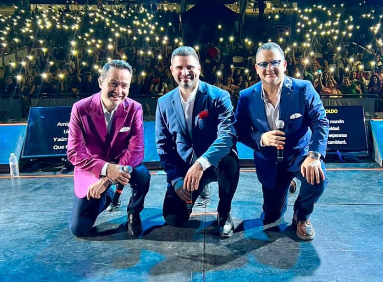 Arnoldo Castillo y su esposa Mariamalia Jacobo junto a sus hijos Felipe y María José.
