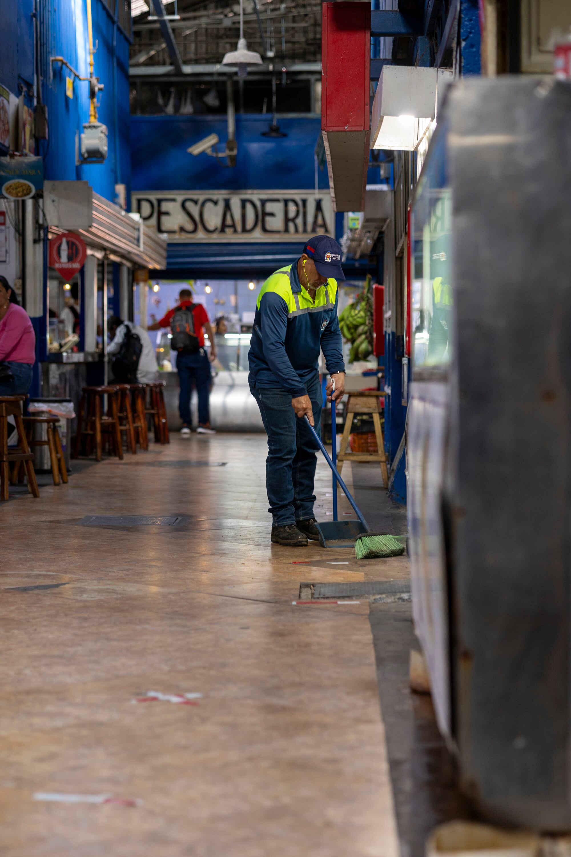 18/02/2025, Cartago, recorrido alrededor del mercado central, para encontrar trabajadores para la sección Héroe Anónimo.