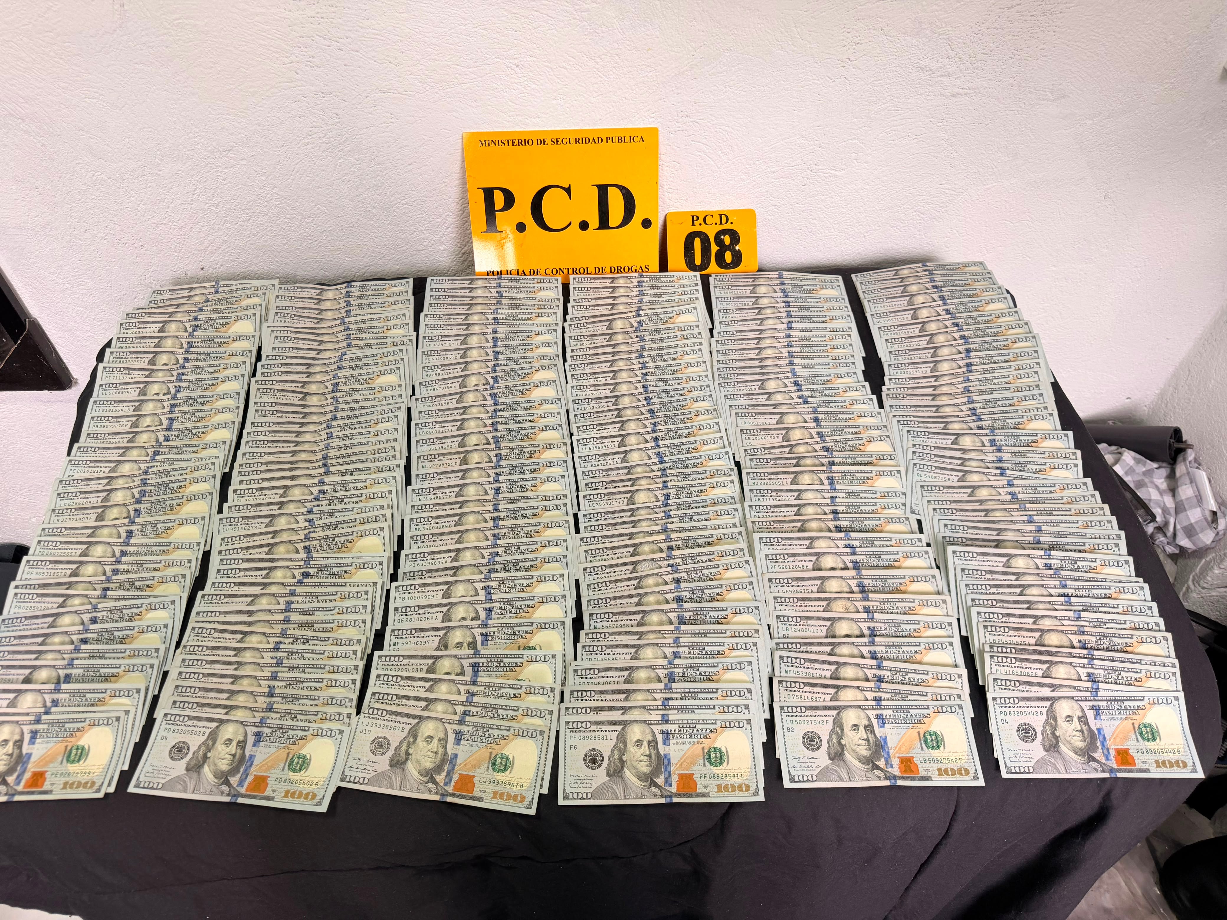 Las autoridades decomisaron 20 mil dólares en la vivienda ligada al decomiso de una tonelada de droga