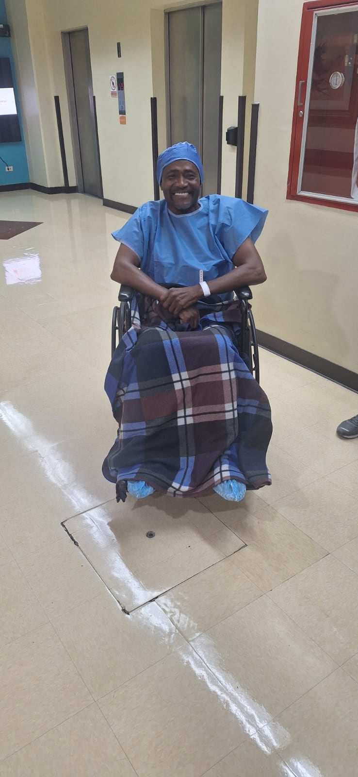 Cantante Tipi Royes ya fue operado de su hombro