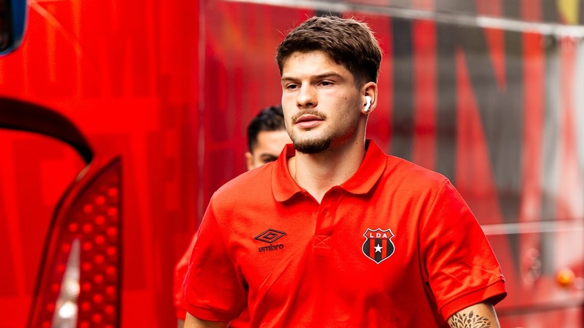 Elián Quesada firmó un contrato por dos años con Liga Deportiva Alajuelense.
