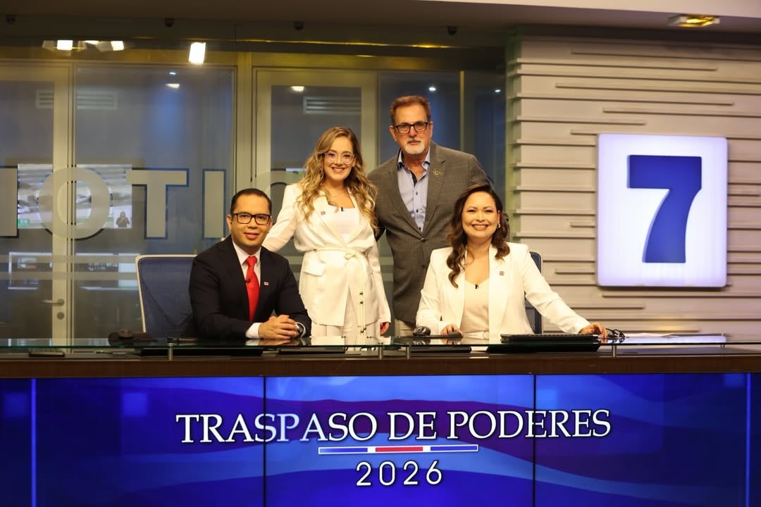 María Jesús Prada compartió una fotografía junto a sus compañeros Andrés Martínez, Yahaira Piña y Lázaro Malvarez.