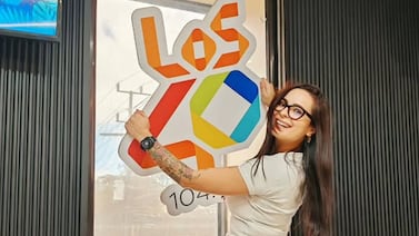 Locutora Andrea Fernández pasó la vergüenza de su vida en Brasil por culpa de una camisa