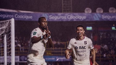 Kendall Waston se acerca a una cifra de goles que es insólita para un defensa