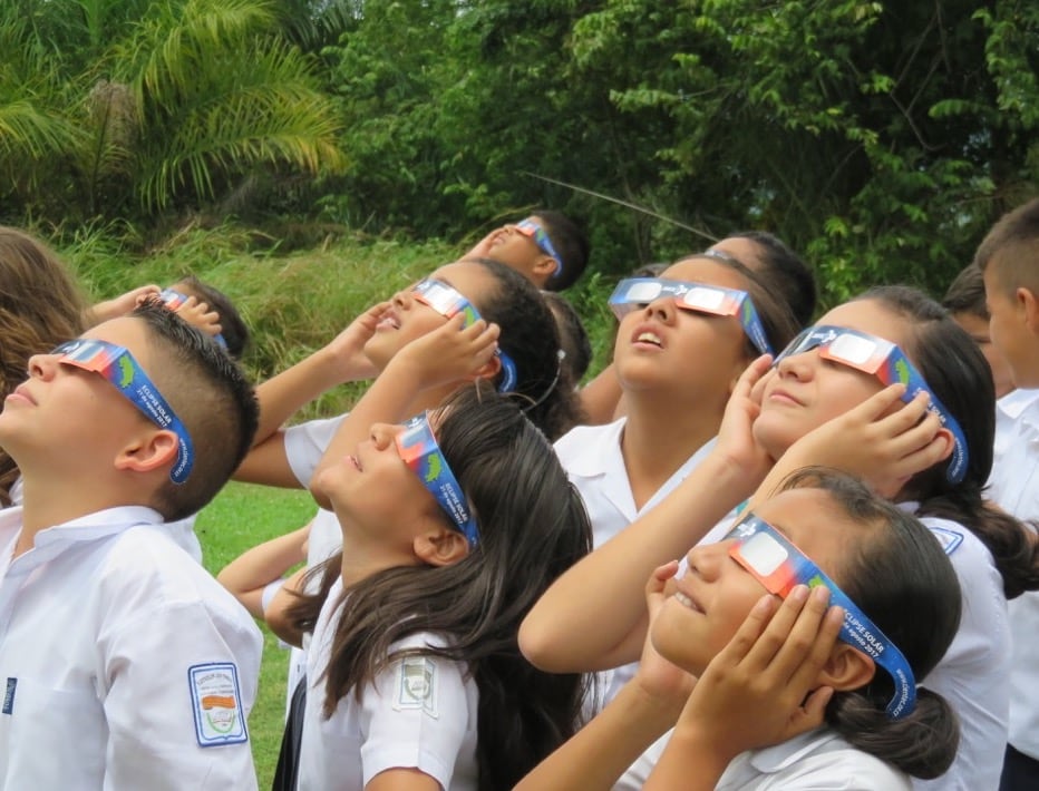 El próximo 8 de abril un fenómeno celestial será el protagonista en todo el planeta, el eclipse anular solar que, para estos lados del mundo, o sea, Centroamérica, solo será parcial y que La Teja le traerá en vivo desde Dallas, Estados Unidos gracias a nuestro corresponsal William E. Cordero.