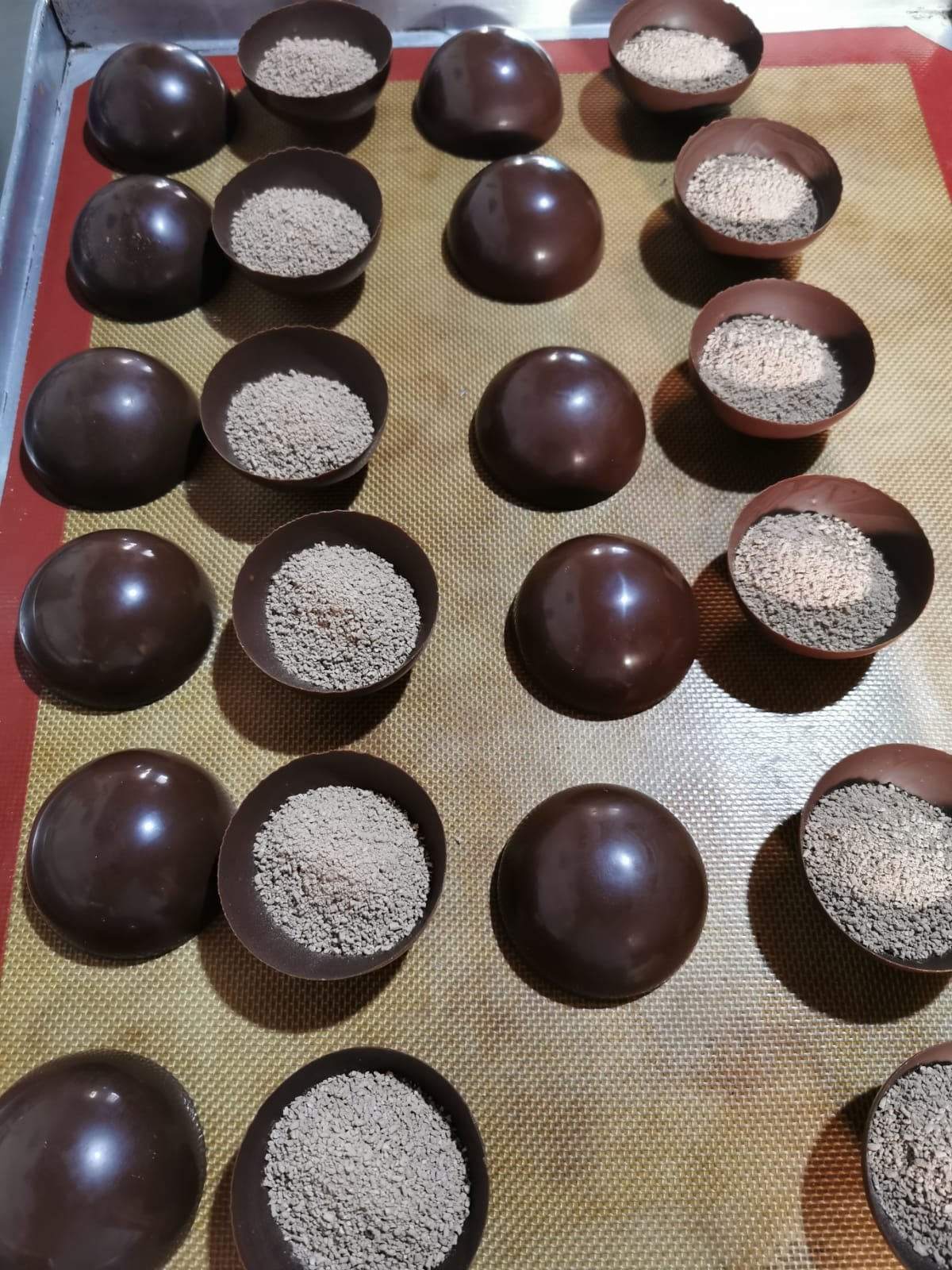 Aprenda hacer chocobombas esta Navidad (Foto cortesía de Lilis Bake Shop)
