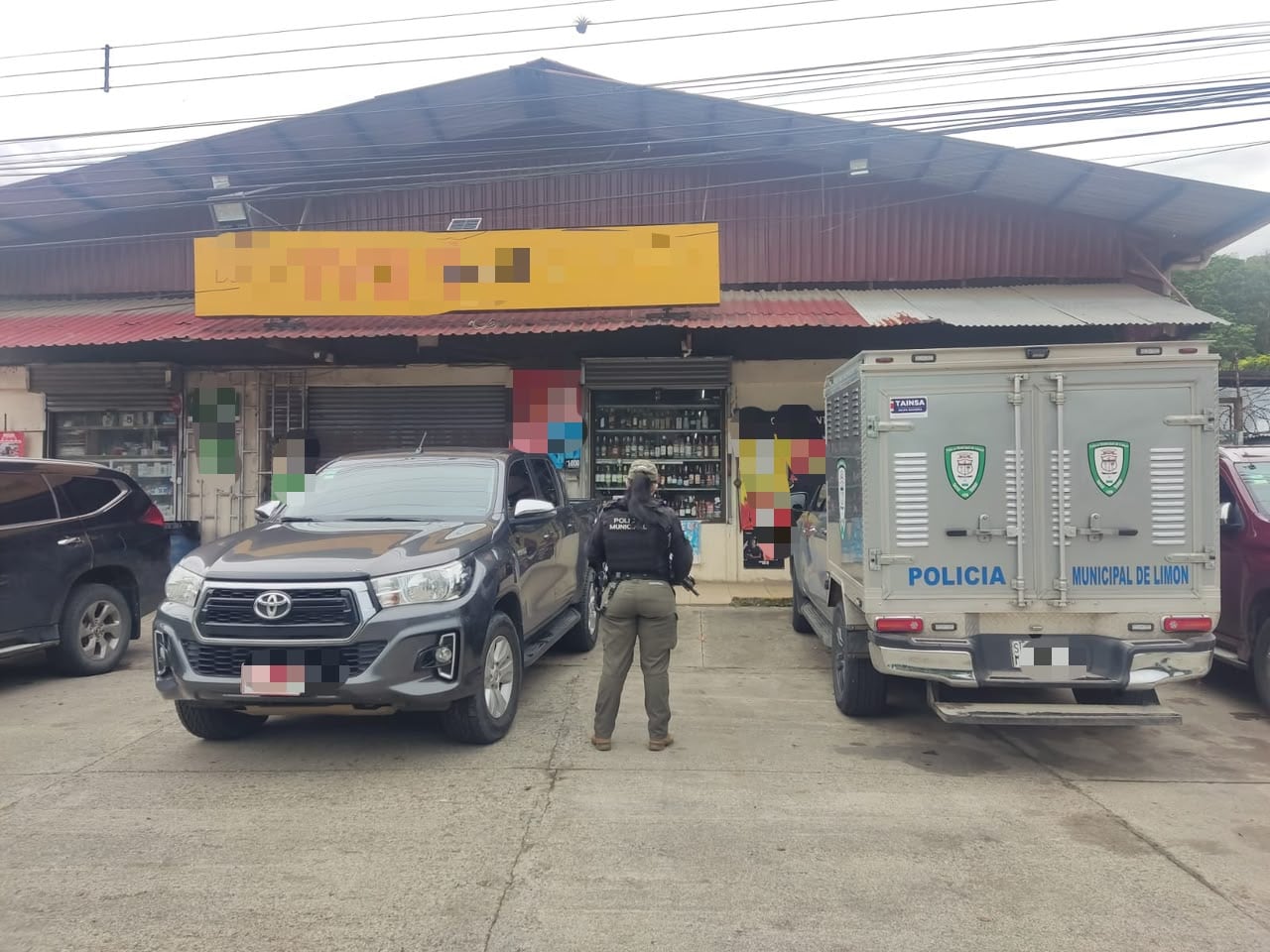 Los agentes allanaron un supermercado en que vendían municiones