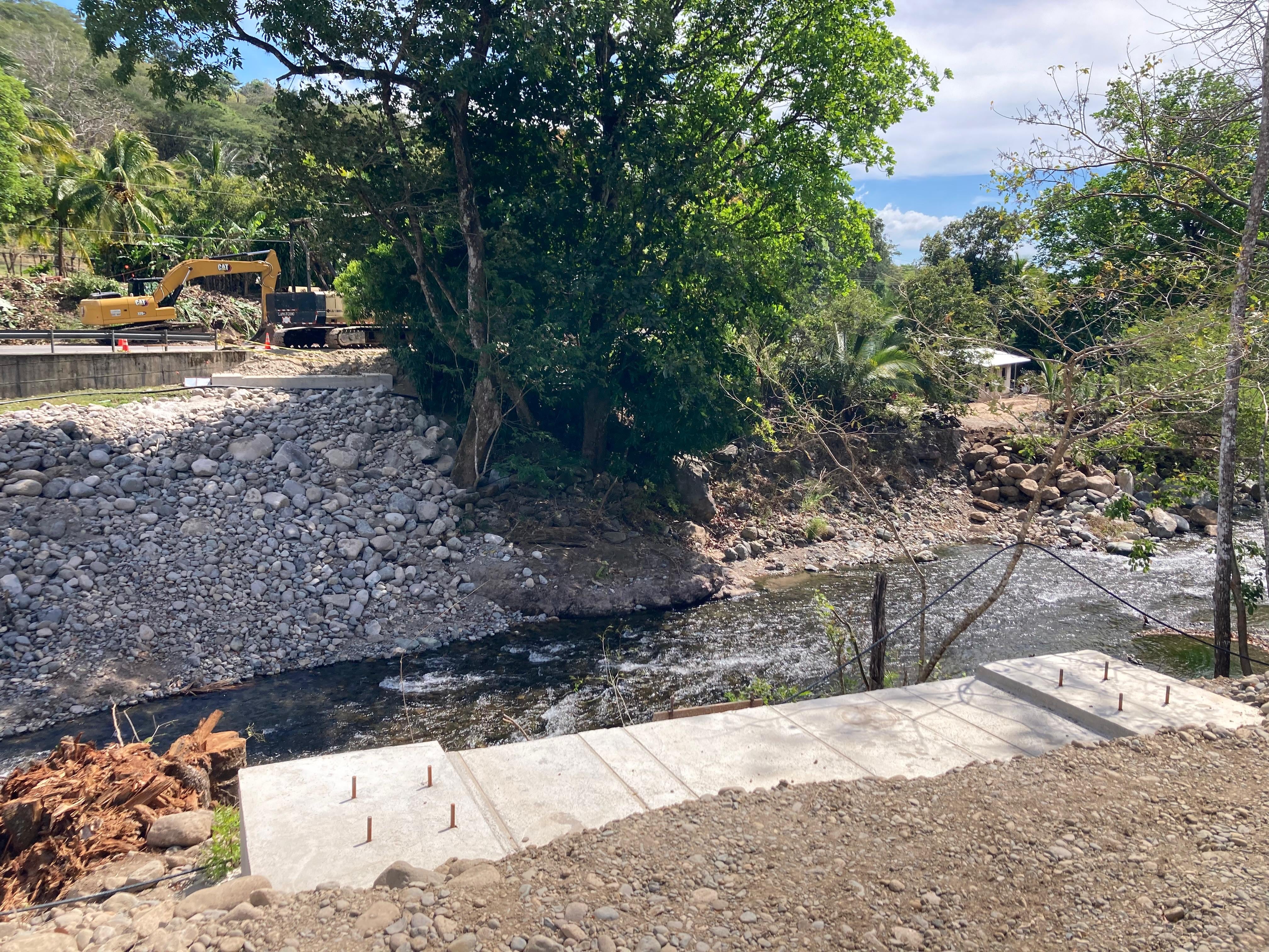 Obras sobre río Guacimal