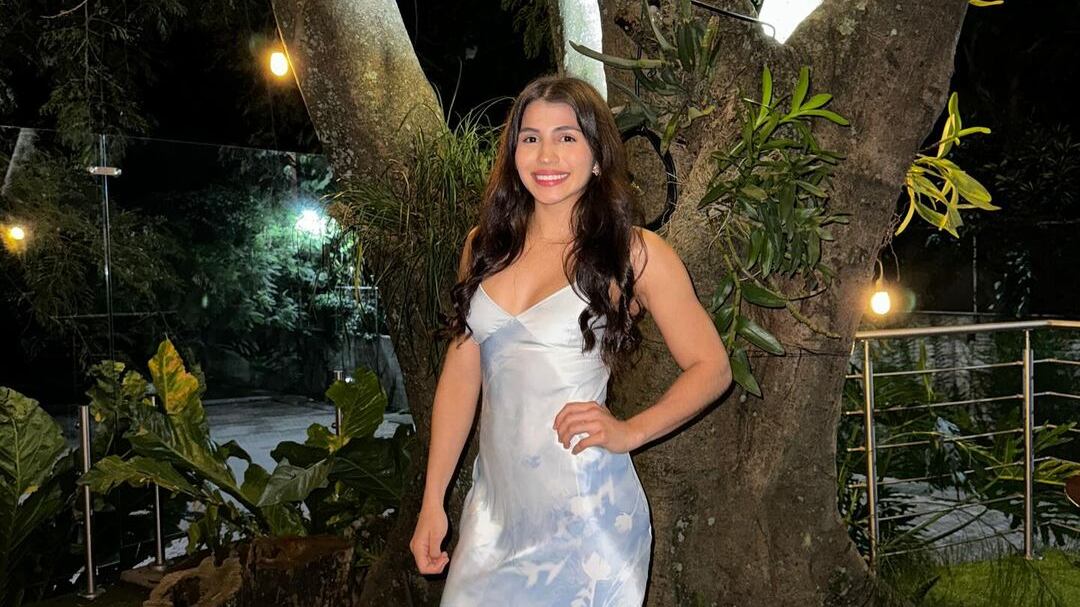 Naomy Valle madrugó para hacer una parada antes de su ensayo para Mira quién baila.