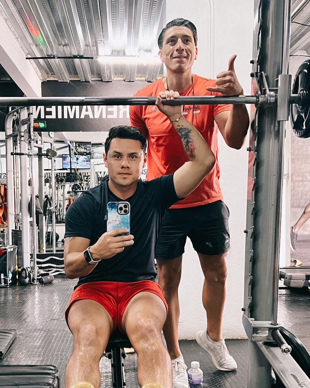 Periodista Johnny López, presentador de Más que noticias, Teletica.