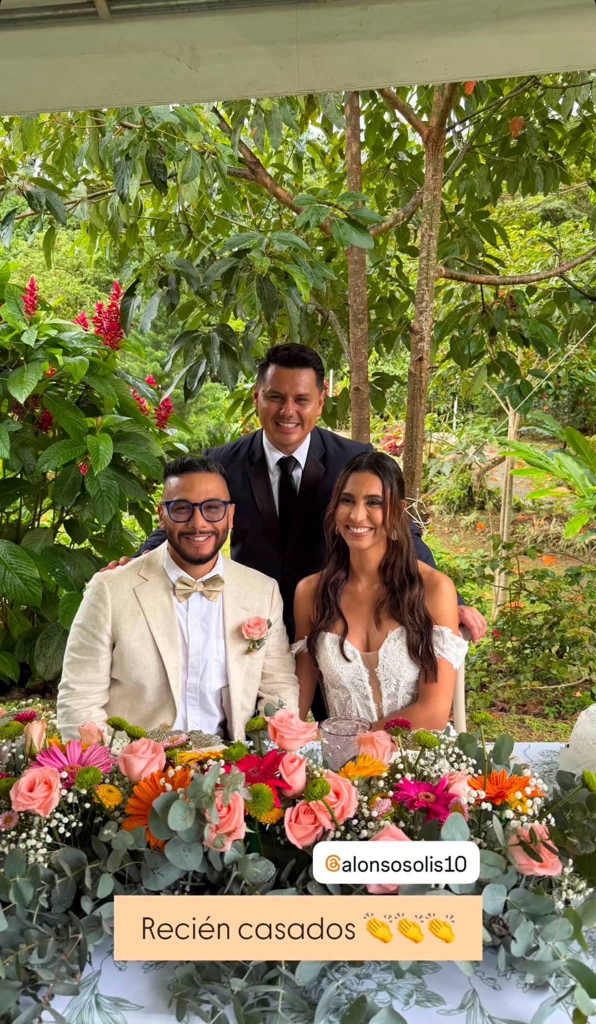 Alonso Solís se casó por tercera vez.