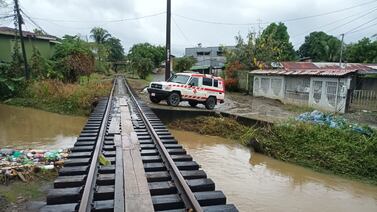 Hallan cuerpo de hombre flotando en río