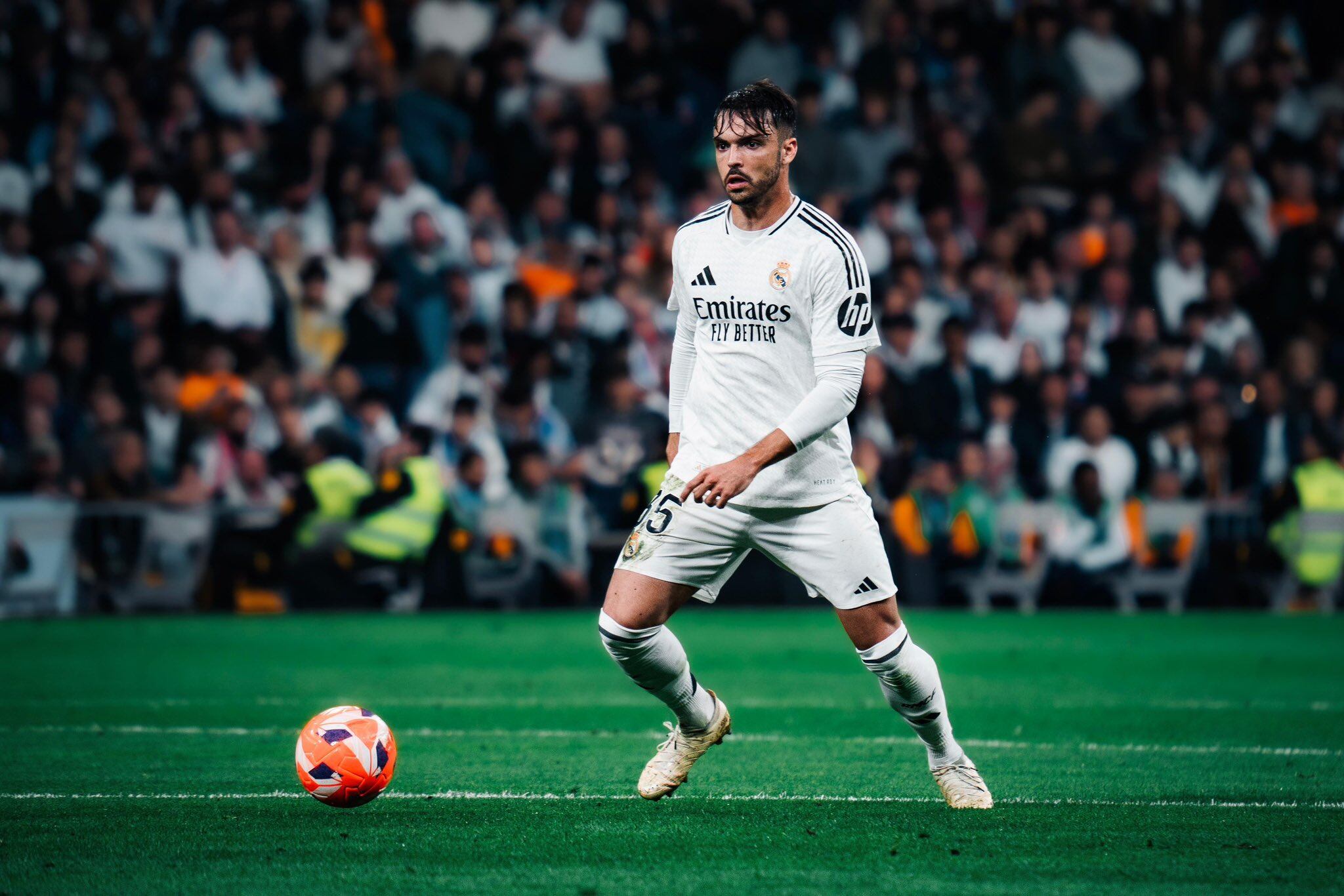 El jugador Raúl Asencio, del Real Madrid será llevado a juicio por difundir imágenes sexuales de una menor de edad. Foto tomada de X Raúl Asencio.