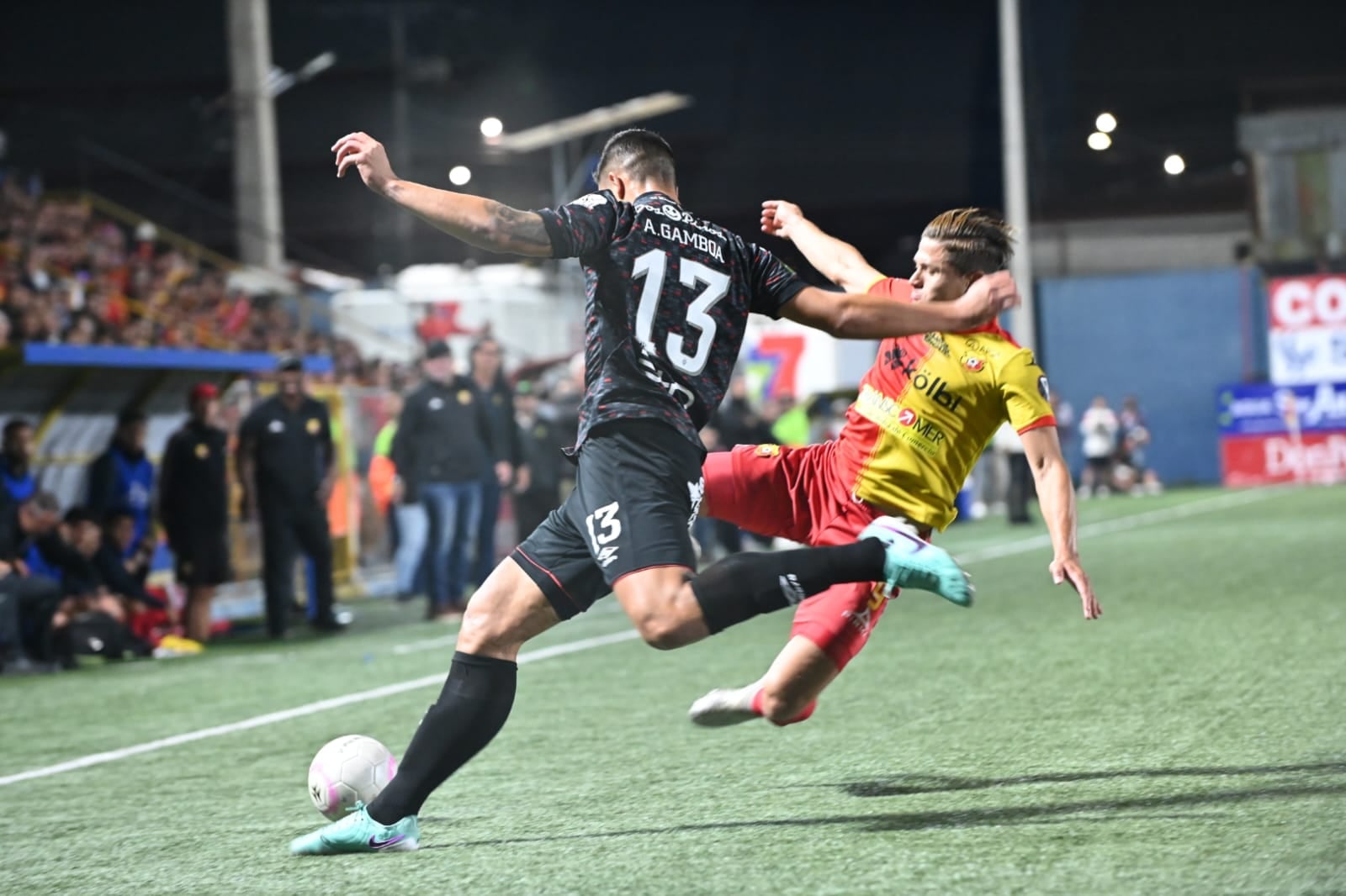 02/12/2023, San Jose, Estadio Colleya Fonseca, partido de ida de la semifinal del torneo de apertura 2023 entre el Club Sport Herediano y Liga Deportiva Alajuelense.