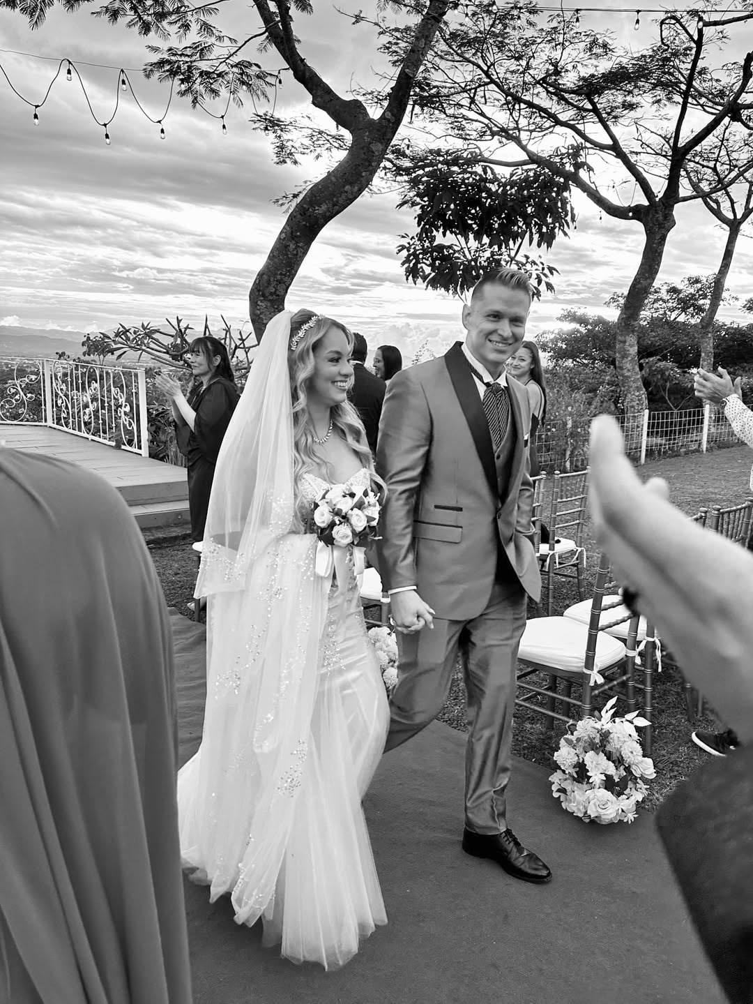 Jimmy Sierra publicó esta imagen de su boda.
