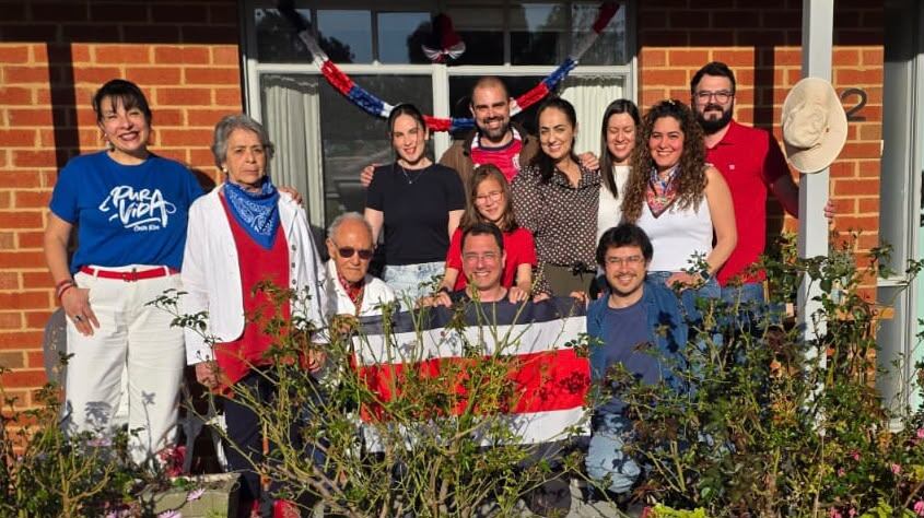 Los costarricenses que viven en Australia se reunieron en medio del blanco, azul y rojo, además, con empanaditas de chiverre, gallos de salchichón y chorizo