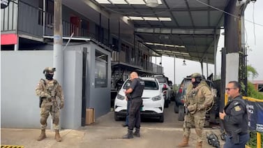 OIJ golpea presunta red que “gemeleaba” vehículos robados: hay 12 detenidos, entre ellos notarios