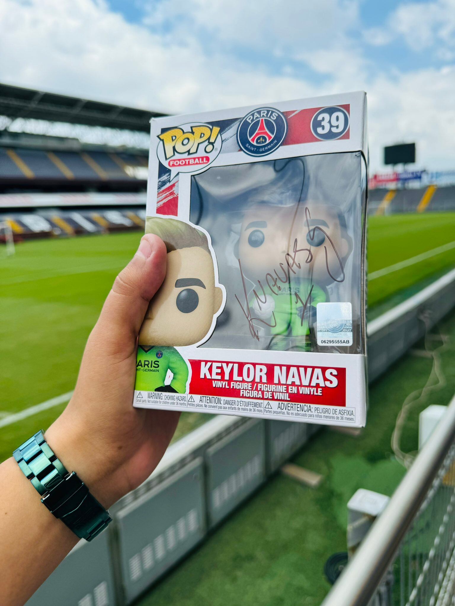 Rafael Vargas compartió esta foto en sus redes sociales del sueño que le cumplió Keylor Navas. Foto: X.